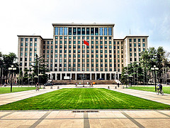 President Nili Ahmadabadi visits Tsinghua University, China