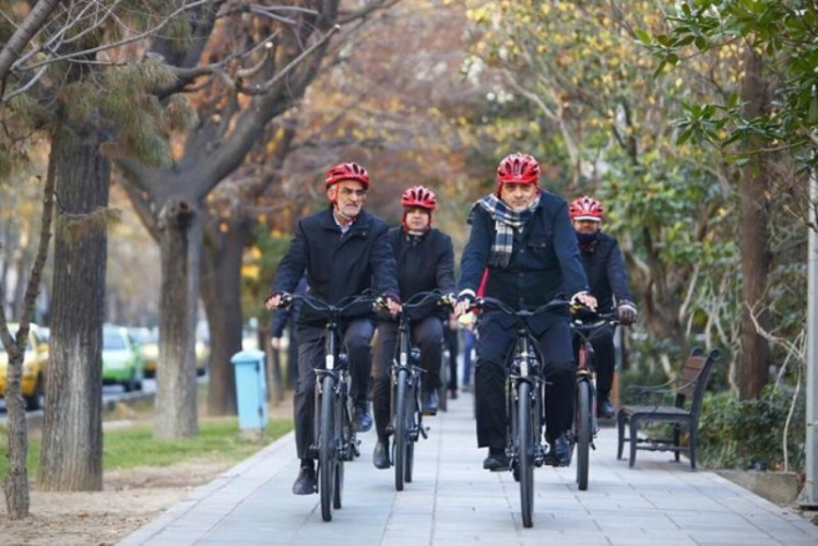 Tehran mayor calls on students to join ‘car-free Tuesdays’ campaign