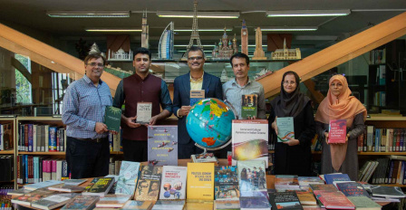 اهدای مجموعه‌‌ای از منابع تخصصی مطالعات هند به دانشکده مطالعات جهان دانشگاه تهران